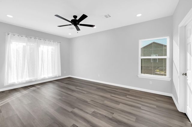 915 Oak Grove Street, La Porte, TX 77571