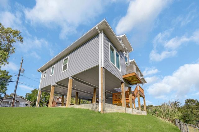 915 Oak Grove Street, La Porte, TX 77571