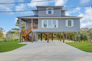 915 Oak Grove Street, La Porte, TX 77571