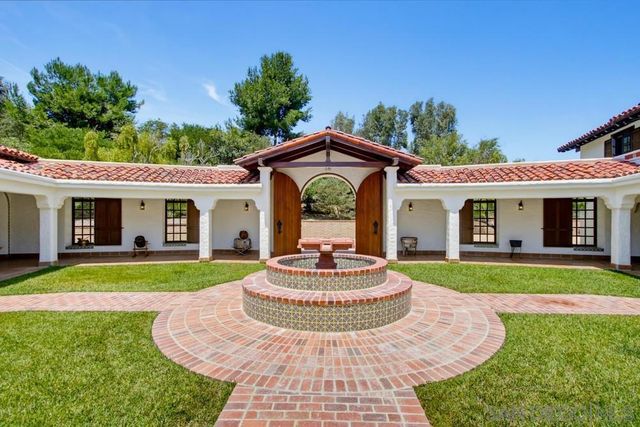 5443 Calzada Del Bosque, Rancho Santa Fe, CA 92067