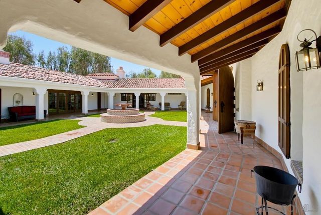 5443 Calzada Del Bosque, Rancho Santa Fe, CA 92067