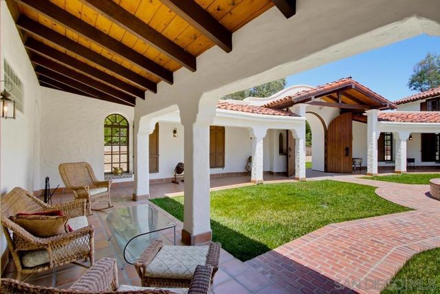 5443 Calzada Del Bosque, Rancho Santa Fe, CA 92067