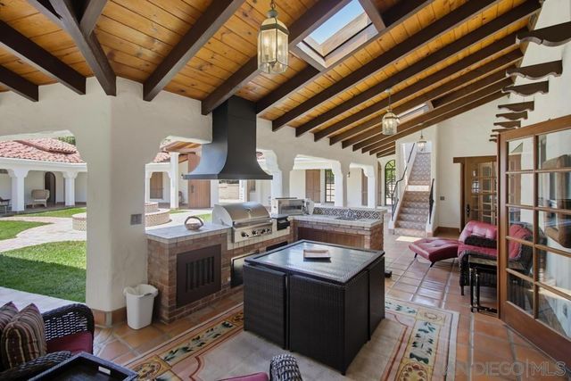 5443 Calzada Del Bosque, Rancho Santa Fe, CA 92067