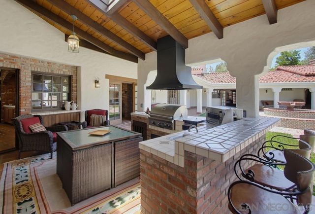 5443 Calzada Del Bosque, Rancho Santa Fe, CA 92067