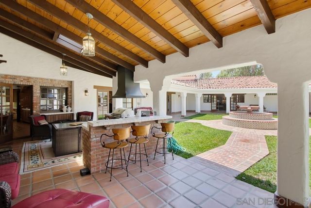 5443 Calzada Del Bosque, Rancho Santa Fe, CA 92067