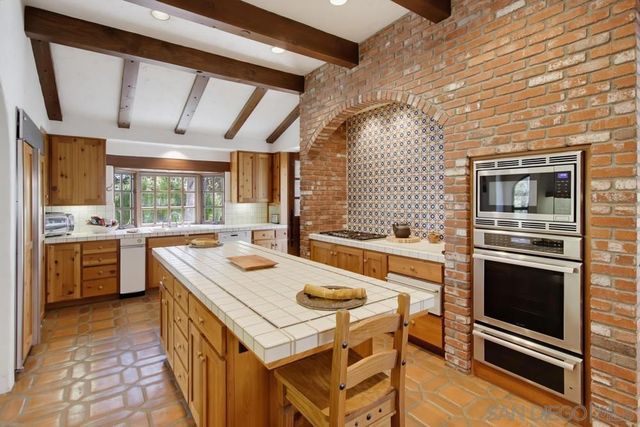 5443 Calzada Del Bosque, Rancho Santa Fe, CA 92067