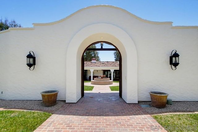 5443 Calzada Del Bosque, Rancho Santa Fe, CA 92067