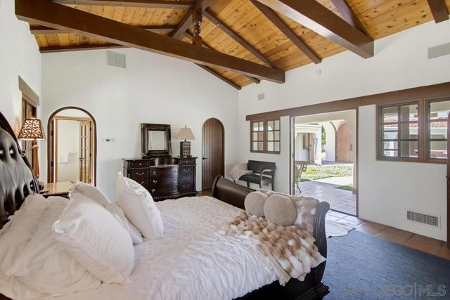 5443 Calzada Del Bosque, Rancho Santa Fe, CA 92067