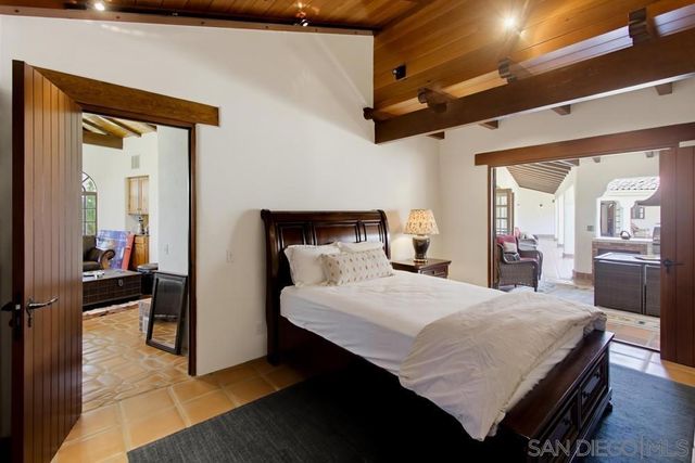 5443 Calzada Del Bosque, Rancho Santa Fe, CA 92067