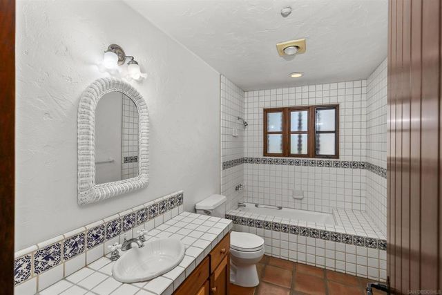 5443 Calzada Del Bosque, Rancho Santa Fe, CA 92067