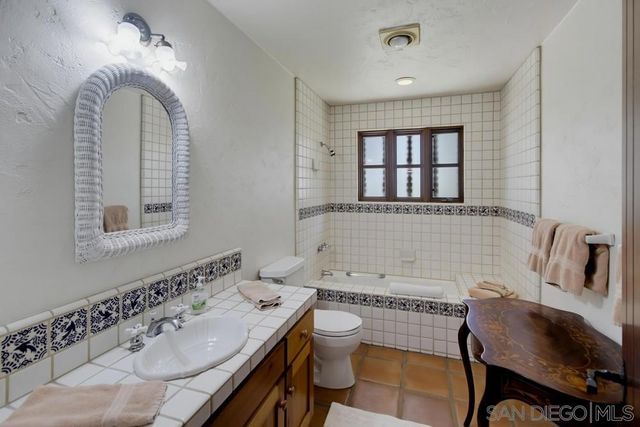 5443 Calzada Del Bosque, Rancho Santa Fe, CA 92067