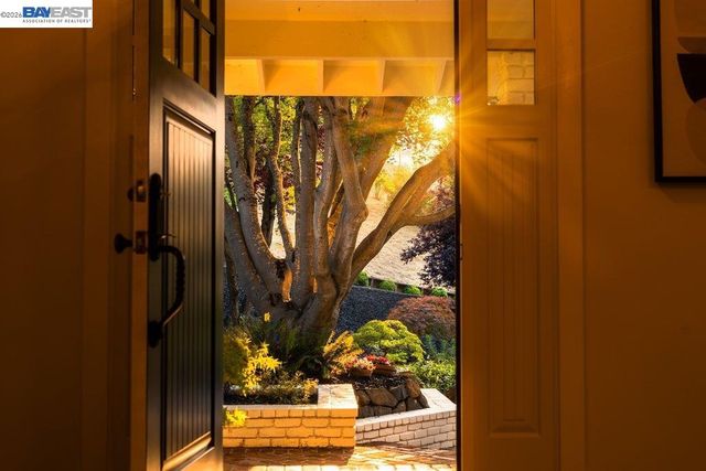 31 Arjang Ct, Alamo, CA 94507