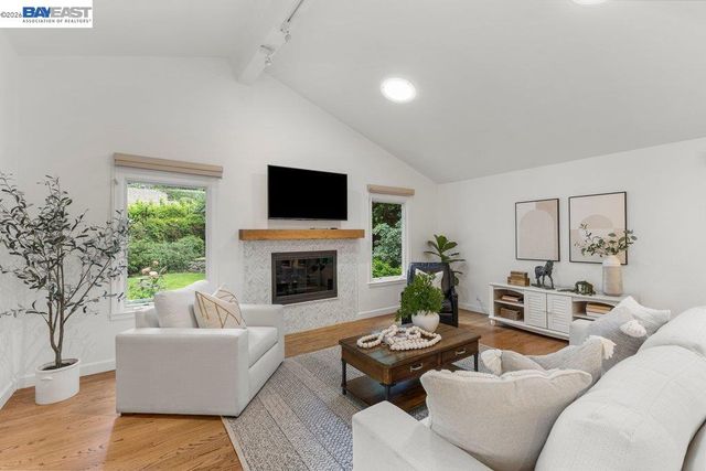 31 Arjang Ct, Alamo, CA 94507