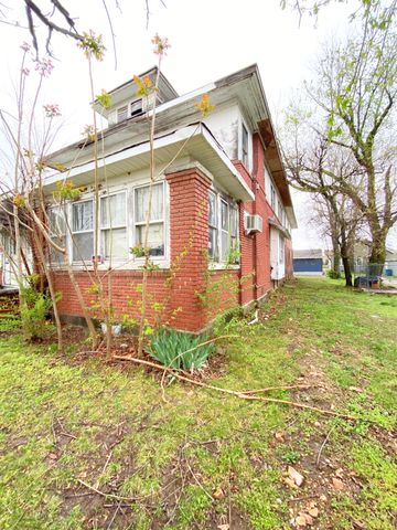 2114 S Joplin Avenue, Joplin, MO 64804