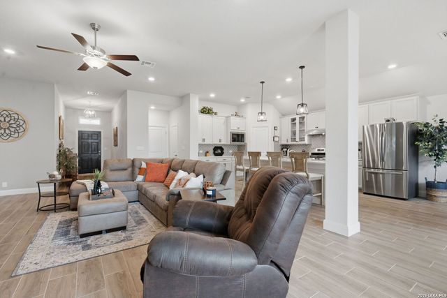 2262 Hoja, New Braunfels, TX 78132