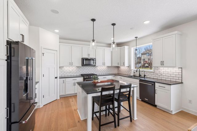 17826 Meadows Way SE, Prior Lake, MN 55372