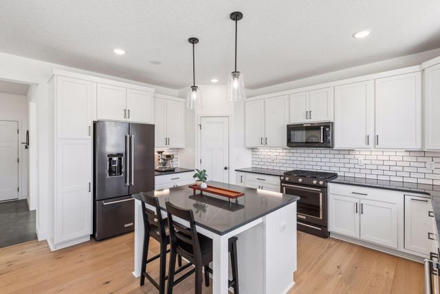 17826 Meadows Way SE, Prior Lake, MN 55372