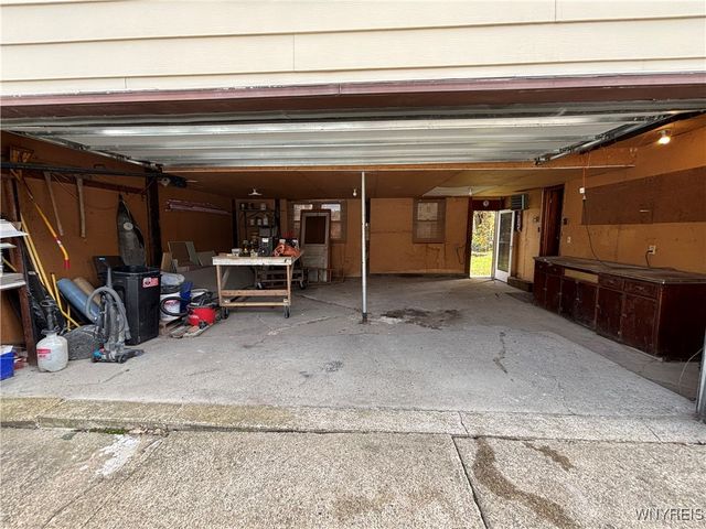 15 4th Street, Evans, NY 14006