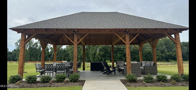 375 Country Garden Drive, Southaven, MS 38671