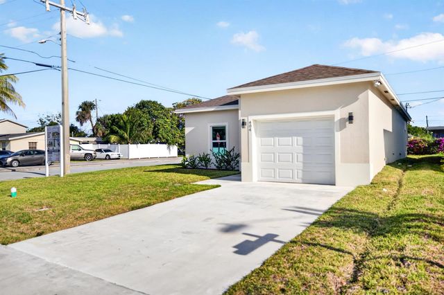 402 NW 12th Avenue, Boynton Beach, FL 33435