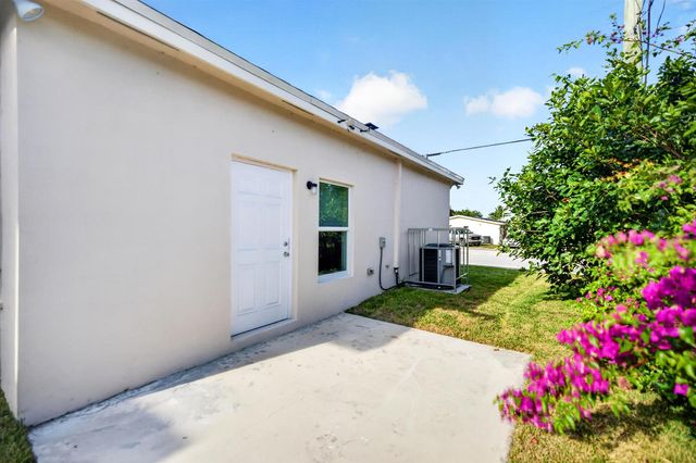 402 NW 12th Avenue, Boynton Beach, FL 33435