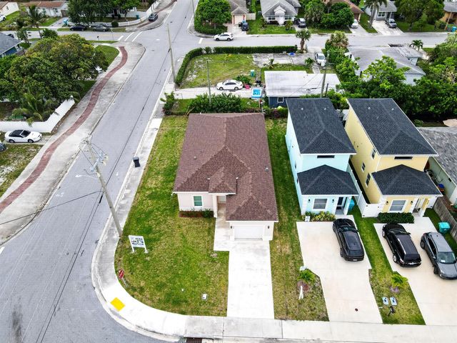 402 NW 12th Avenue, Boynton Beach, FL 33435