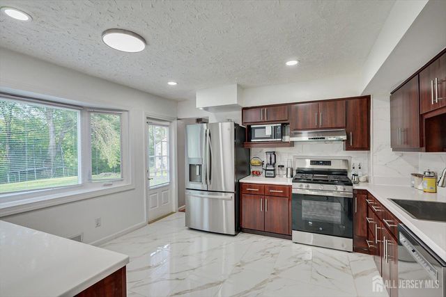 17 Myrtle Road, East Brunswick, NJ 08816