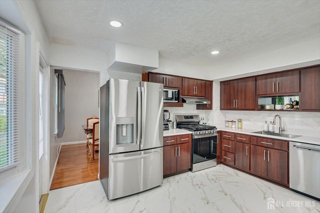 17 Myrtle Road, East Brunswick, NJ 08816