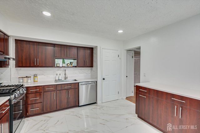 17 Myrtle Road, East Brunswick, NJ 08816