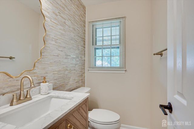 17 Myrtle Road, East Brunswick, NJ 08816