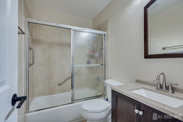17 Myrtle Road, East Brunswick, NJ 08816