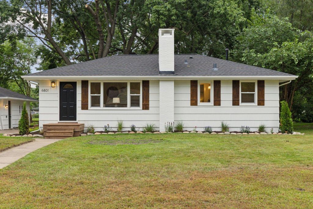 6801 65th Avenue N, Brooklyn Park, MN 55428