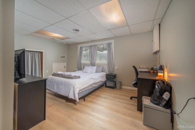 1250 Cleveland Avenue, Marquette, MI 49855