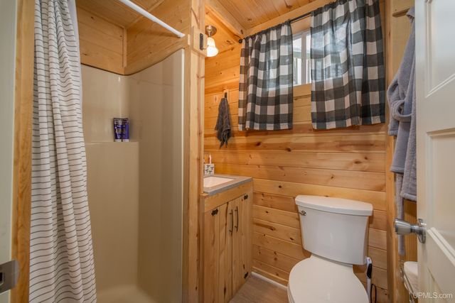 1250 Cleveland Avenue, Marquette, MI 49855