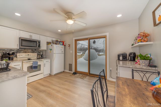 1250 Cleveland Avenue, Marquette, MI 49855