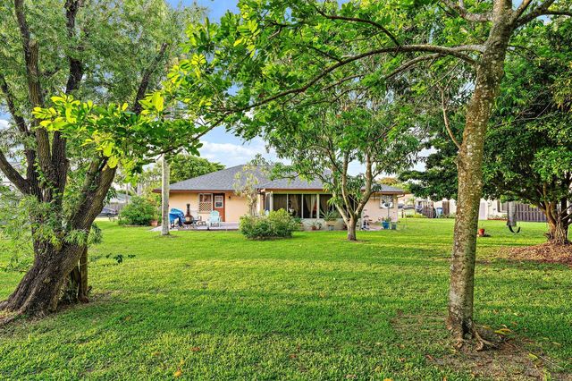 113 Cordoba Circle, Royal Palm Beach, FL 33411
