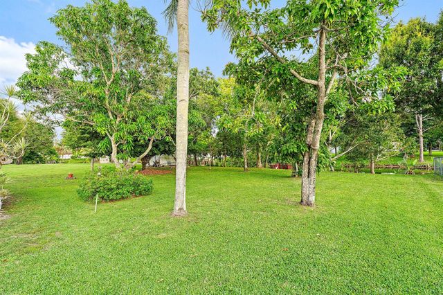 113 Cordoba Circle, Royal Palm Beach, FL 33411