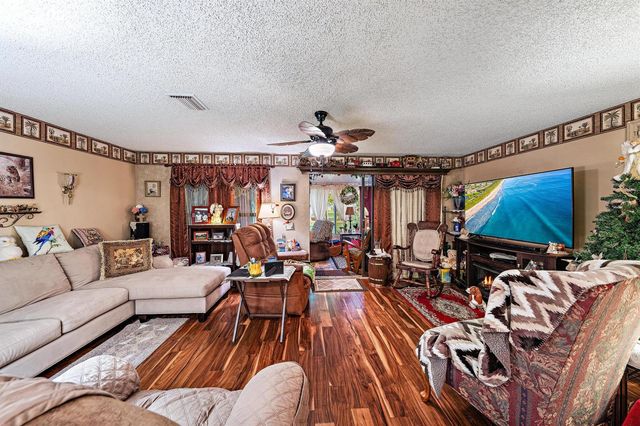 113 Cordoba Circle, Royal Palm Beach, FL 33411