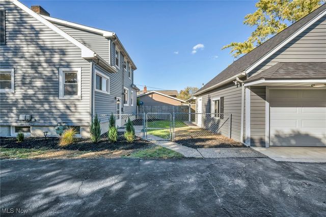 2063 Columbia Road, Westlake, OH 44145