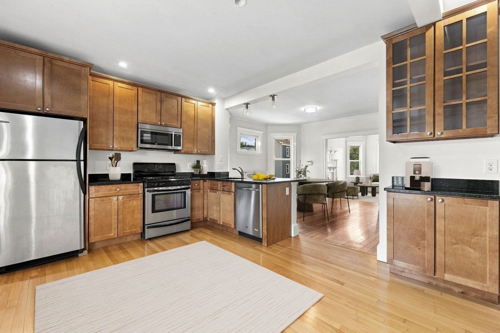80 Harbor View St 2, Boston, MA 02125