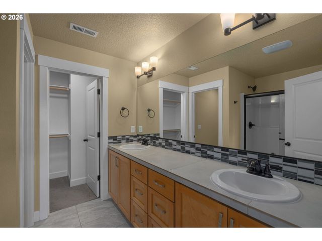 9126 N SEWARD Ave, Portland, OR 97217