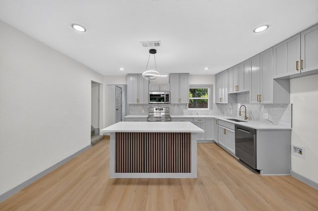 1721 IDA Street, Arlington, TX 76010