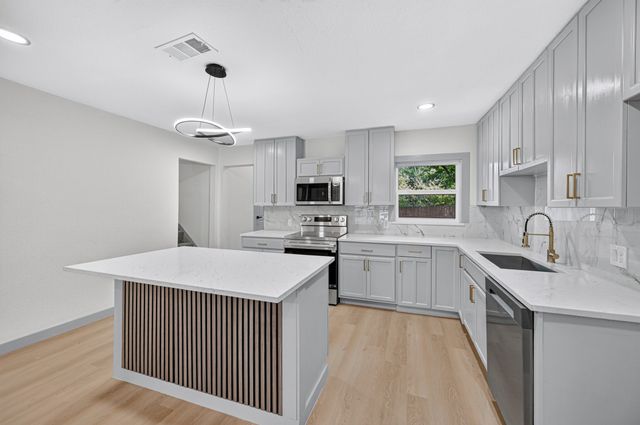 1721 IDA Street, Arlington, TX 76010