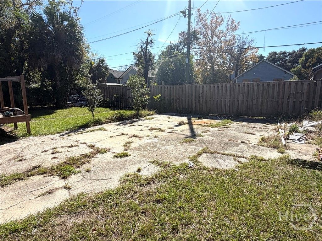 Image 2 of property listing at 613 W 41st Street, Savannah, GA 31415