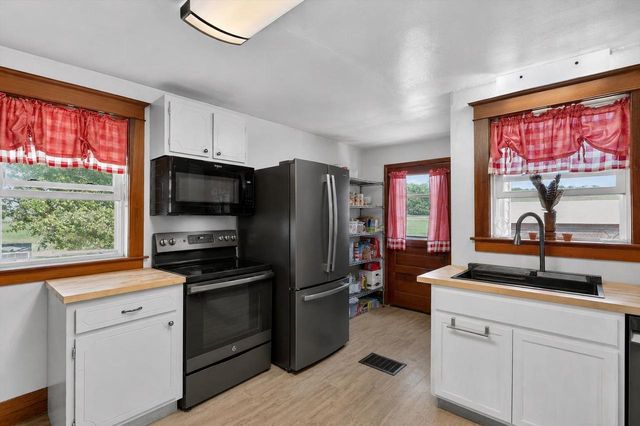 W1012 Spring Creek Road, Brodhead, WI 53520