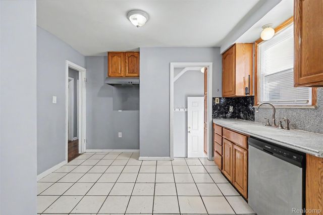 6436 Grandville Avenue, Detroit, MI 48228
