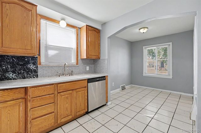 6436 Grandville Avenue, Detroit, MI 48228