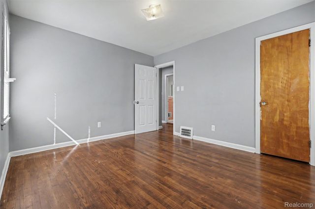 6436 Grandville Avenue, Detroit, MI 48228