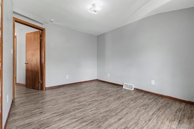 6436 Grandville Avenue, Detroit, MI 48228