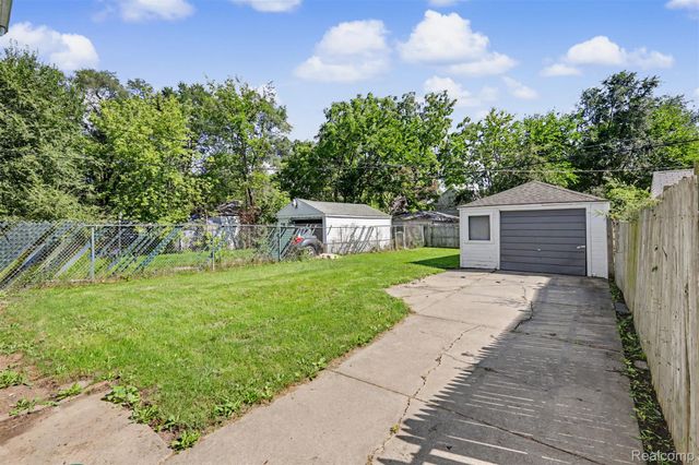 6436 Grandville Avenue, Detroit, MI 48228
